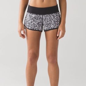 Lululemon Ice Break Black/White Speed Short Size 4